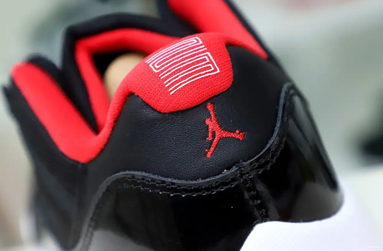 JORDAN LOW AIR RETRO BRED 11 0430